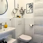 - Balkon, Nähe Dü-messe Und Airport Apartment Ratingen