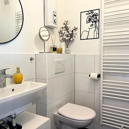 - Balkon, Naehe Due-messe Und Airport Apartment Ratingen