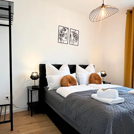 Ratingen-Altstadt - Naehe Airport - Balkon - Smart Tv - Waschmaschine Appartement *