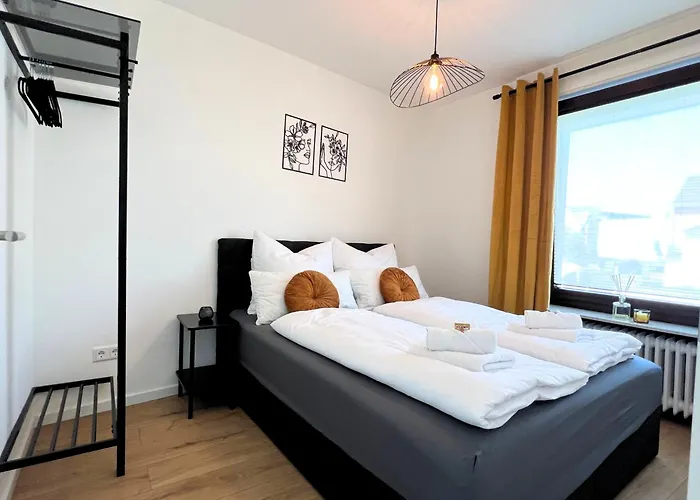 - Balkon, Naehe Due-messe Und Airport Ratingen